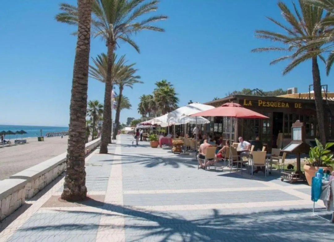 Junto Paseo Maritimo Piscinas Jardines Y Parking Apartment Marbella Spain